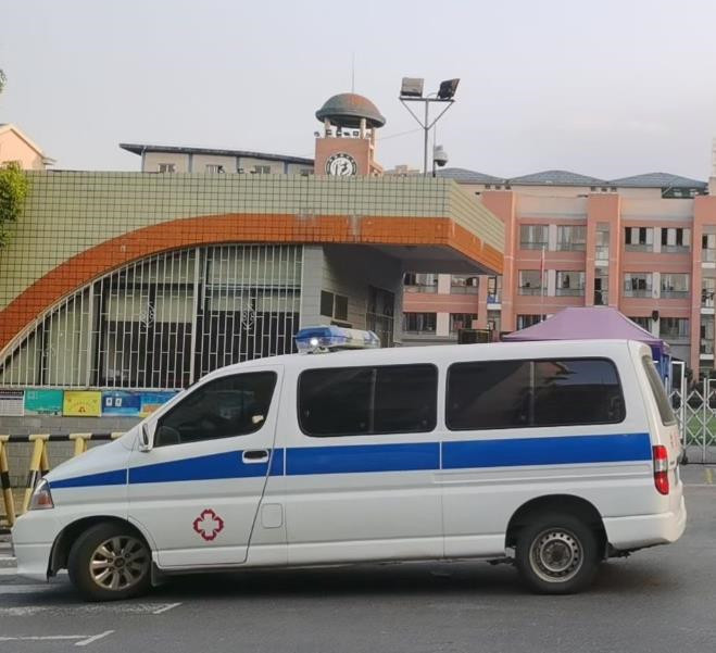 新昌救护车出租护送骨折病人一公里多少钱